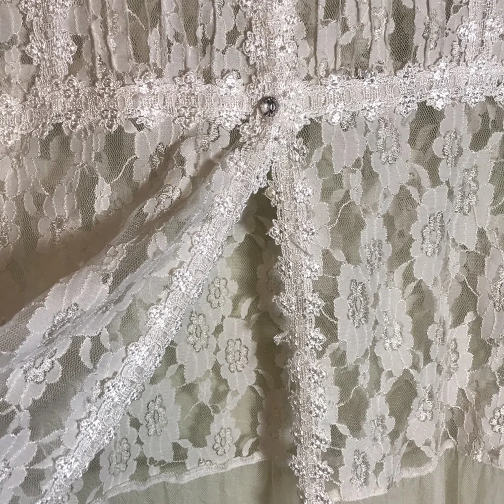 Ladies shabby chic top   Crystal buttons and lace make this top - Picture 3 of 9